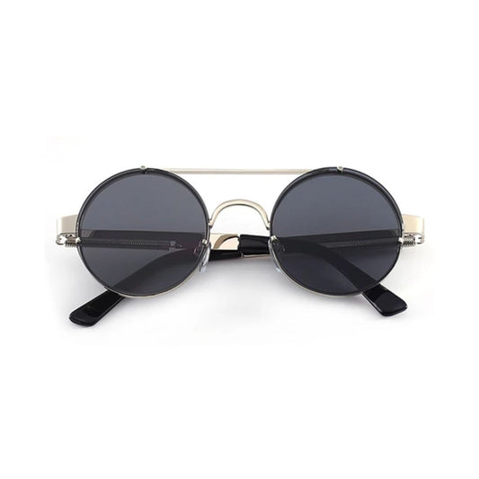 Στρογγυλά Γυαλιά ηλίου Tokyo από την Exposure Sunglasses με προστασία UV400 με ασημί σκελετό και μαύρο φακό.