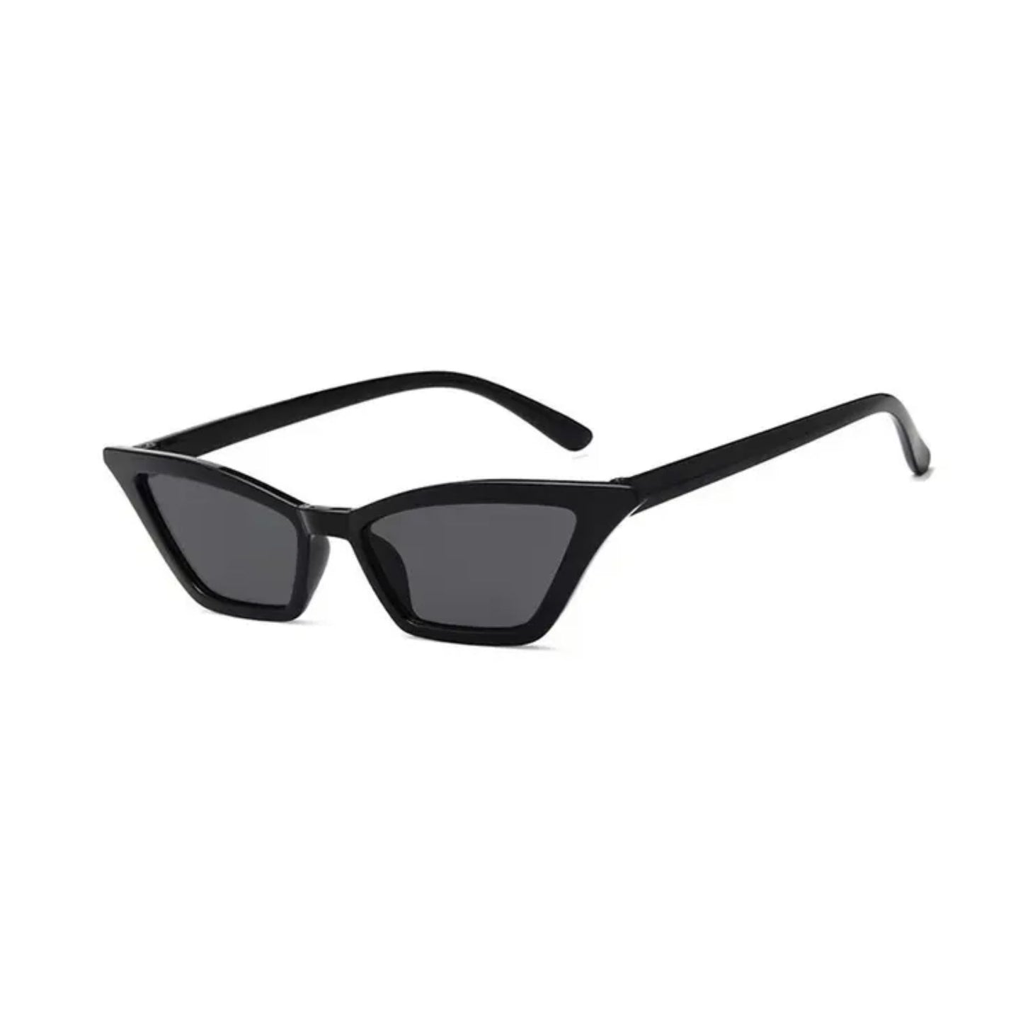 Cat Eye Γυαλιά ηλίου Valencia από την Exposure Sunglasses με προστασία UV400 με μαύρο σκελετό και μαύρο φακό. Πλάγια προβολή