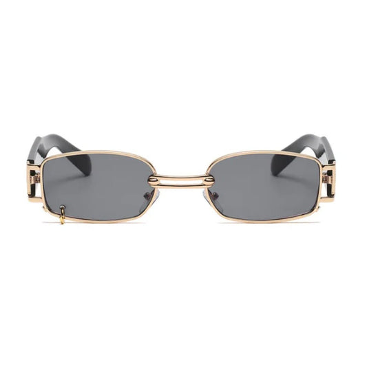 Γυαλιά ηλίου Megan της Exposure Sunglasses με προστασία UV400 σε μαύρο χρώμα σκελετού και μαύρο φακό.